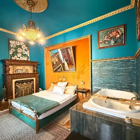 Classic Story In Old I Apartman